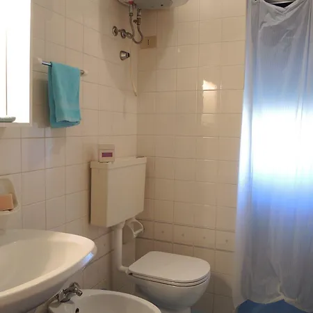 Beautiful Three-room Close To The *