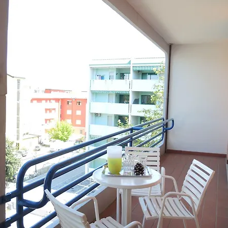 아파트 Beautiful Three-room Close To The